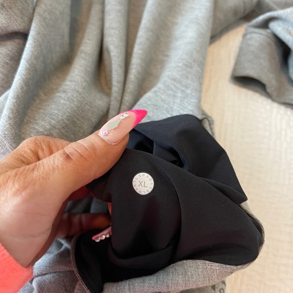 Men’s heavyweight grey Lululemon XL hoodie - Picture 5 of 5